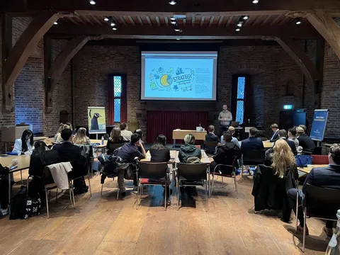 Mick Brands teaching strategy development workshop at Nyenrode Business University