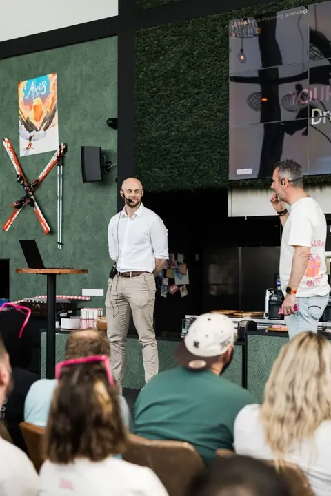 Mick Brands presenting with a headset microphone at YourSurprise Dreamday